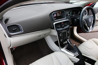 2015 Volvo V40 - Thumbnail